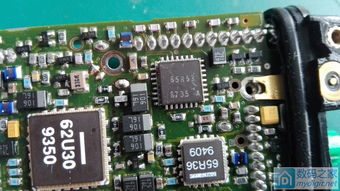 摩托羅拉軍刀對講機拆解維修 探索美國軍用通信設備的內部世界